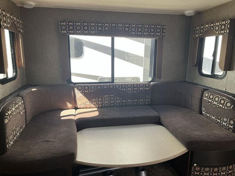 USED 2015 COACHMEN RV FREEDOM EXPRESS 248RBS dinette